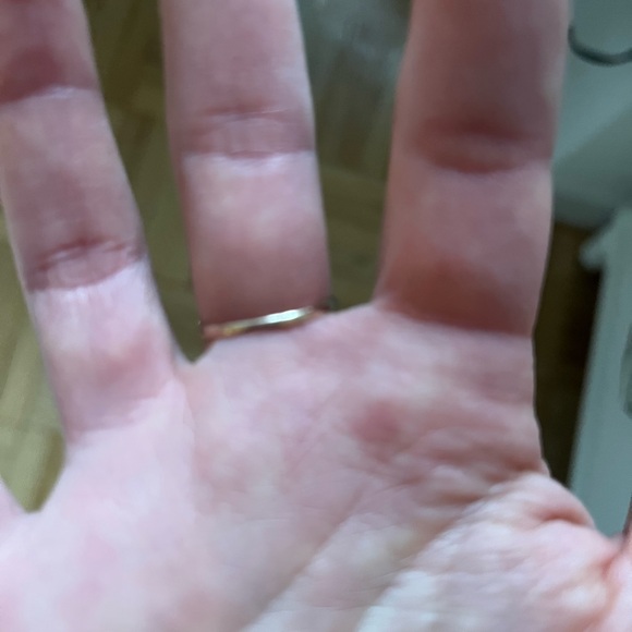 Gold Ring with Purple Stones - Picture 3 of 6